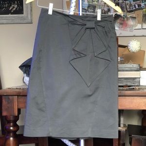 H&M - Pencil Skirt with Bow Detail - Size 6